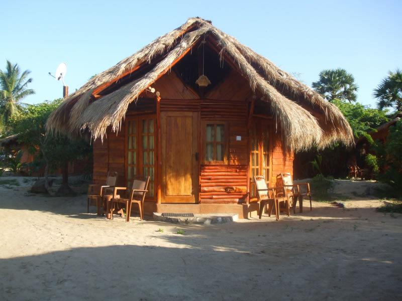 Kirinda Beach Resort, Yala Buitenkant foto