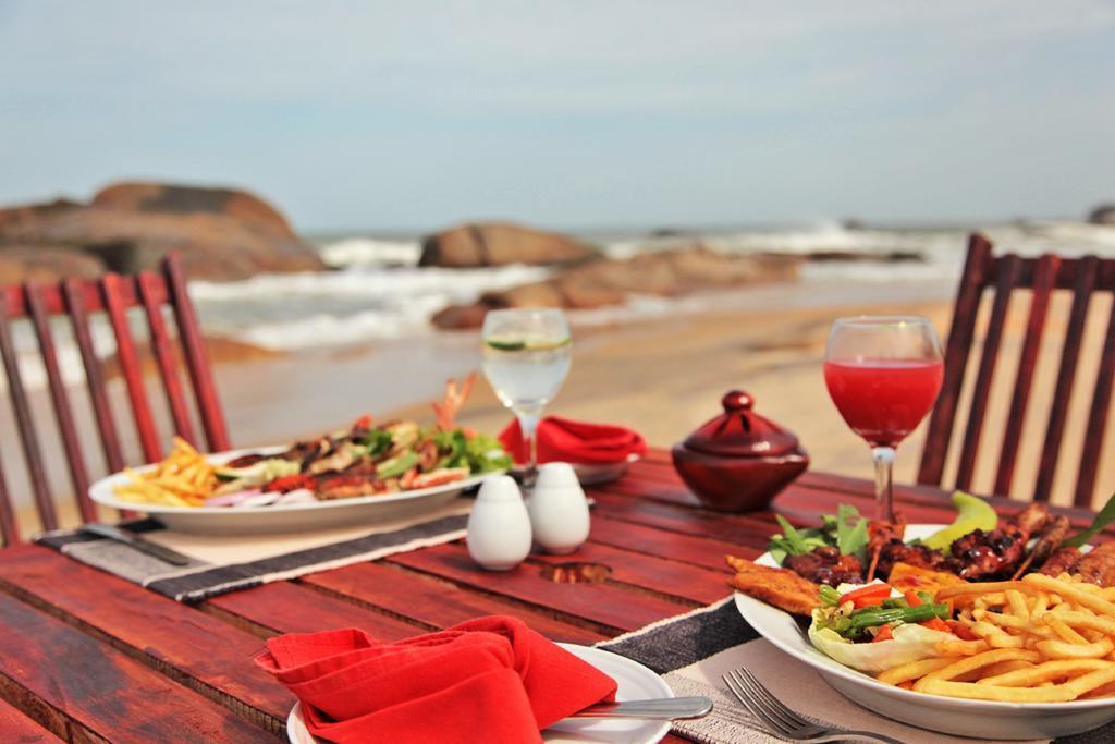 Kirinda Beach Resort, Yala Buitenkant foto