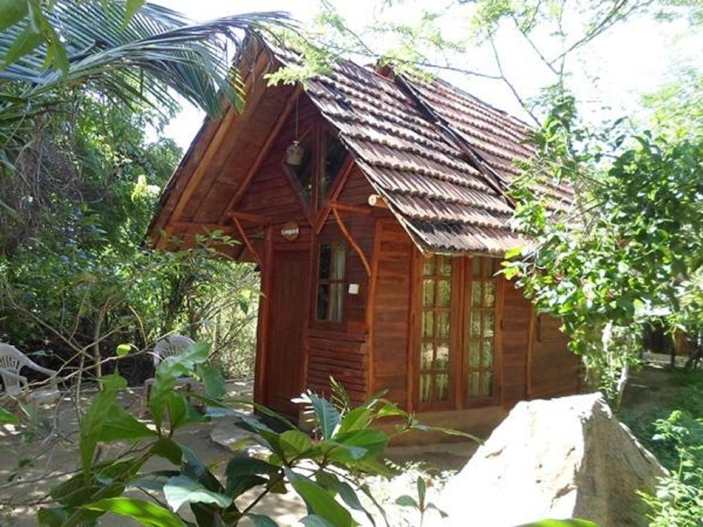 Kirinda Beach Resort, Yala Buitenkant foto