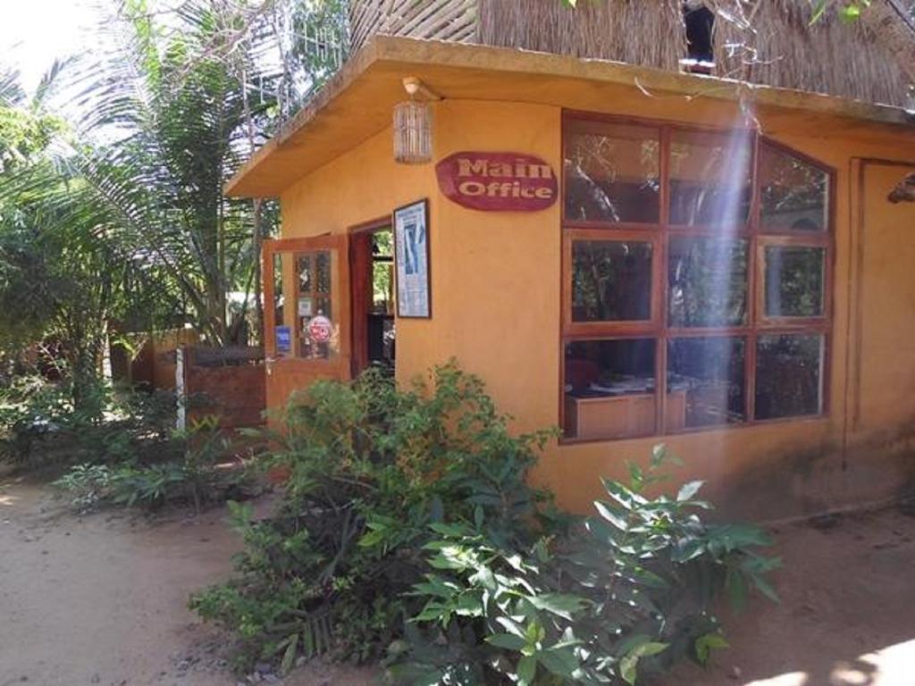 Kirinda Beach Resort, Yala Buitenkant foto