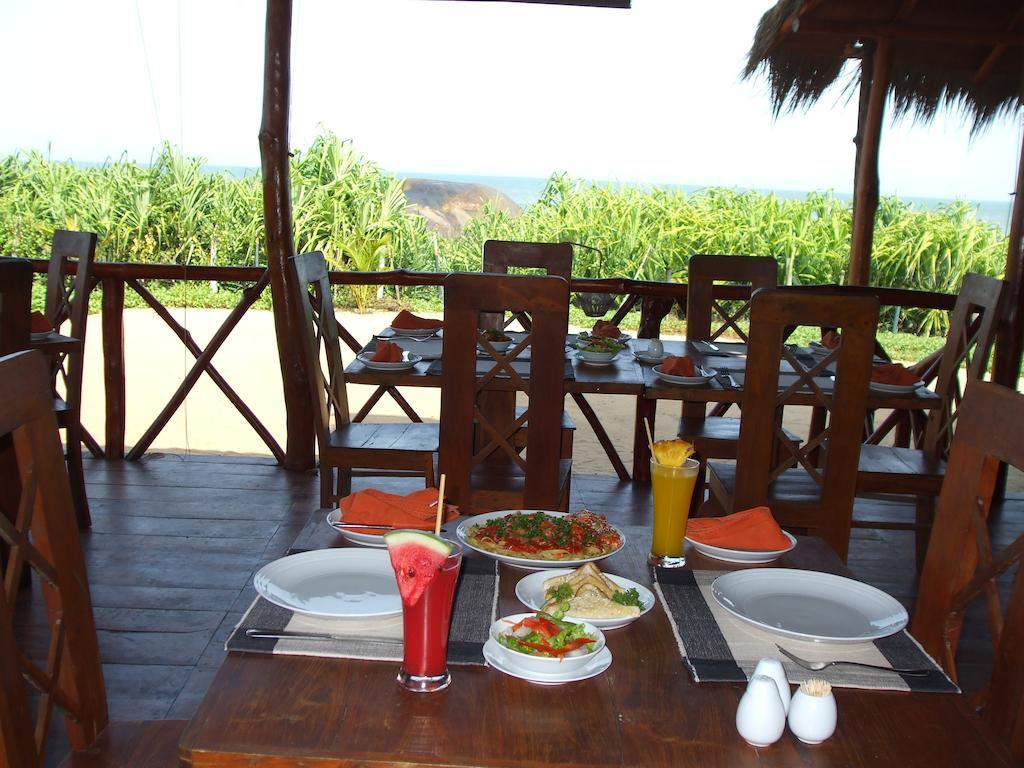 Kirinda Beach Resort, Yala Buitenkant foto