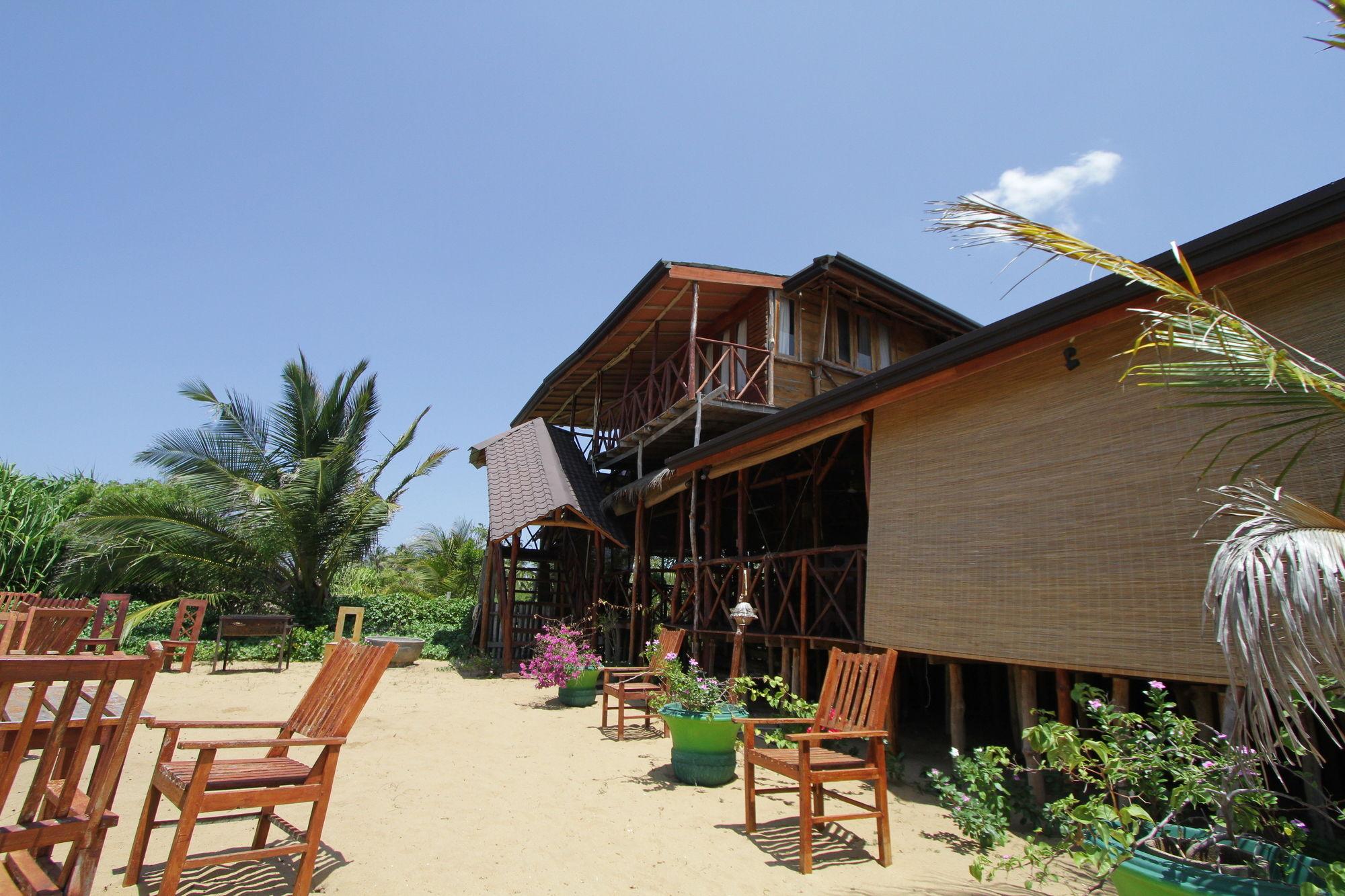 Kirinda Beach Resort, Yala Buitenkant foto